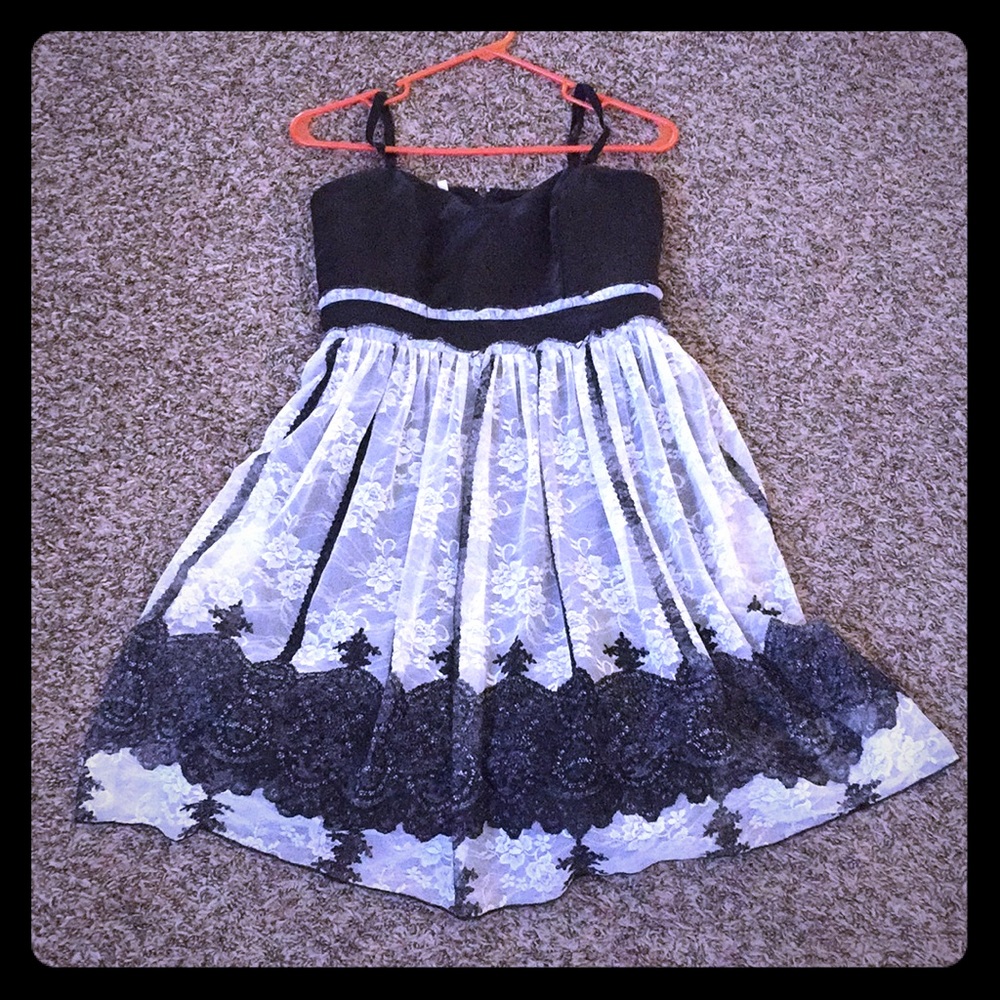 Cute black and white mini dress!